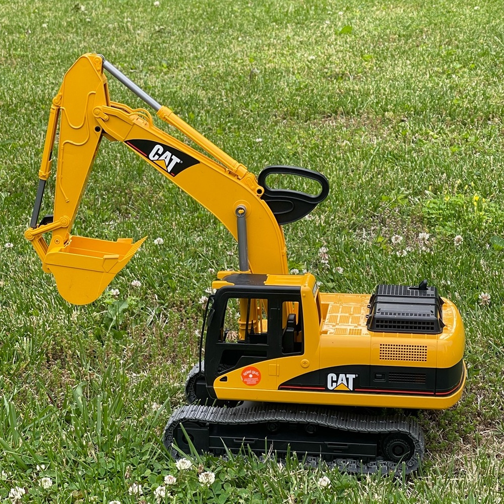 BRUDER Yellow Toy CAT Excavator with Movable Arm